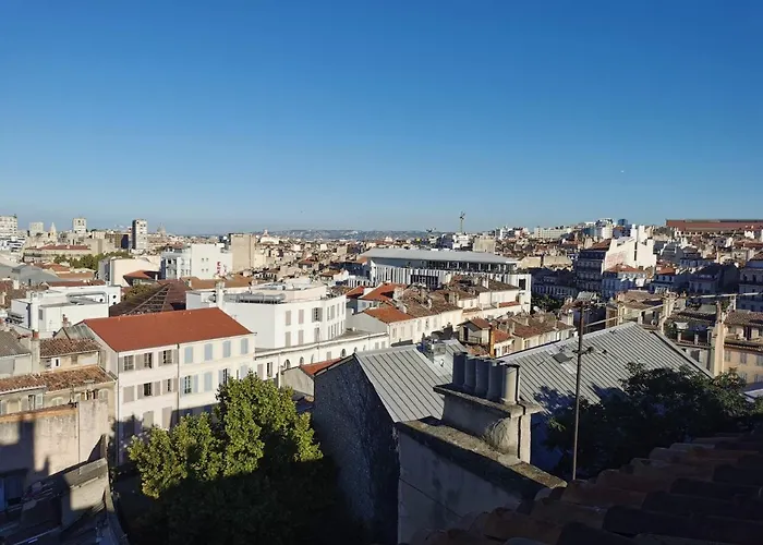 Le 5E Ciel : Un Nid Au Dessus De Marseille