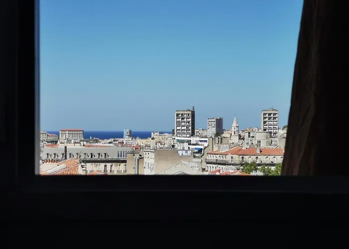 Le 5E Ciel : Un Nid Au Dessus De Marseille